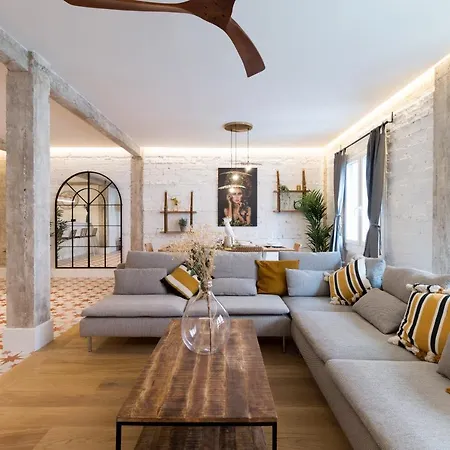 Amplio Y Moderno Con Tarima Refrescante By Staynnapartments Bilbau