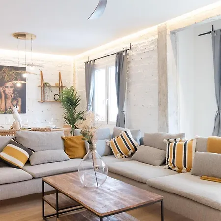 Amplio Y Moderno Con Tarima Refrescante By Staynnapartments * Bilbau