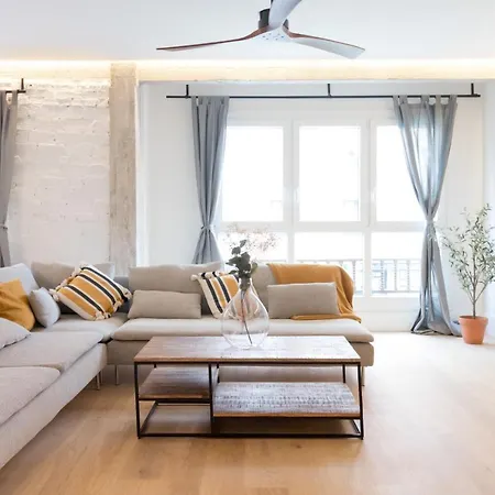Amplio Y Moderno Con Tarima Refrescante By Staynnapartments Apartamento