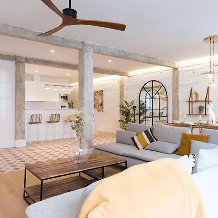 Amplio Y Moderno Con Tarima Refrescante By Staynnapartments *