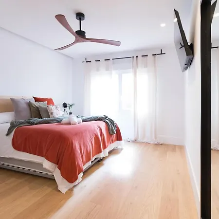 Apartamento Amplio Y Moderno Con Tarima Refrescante By Staynnapartments *