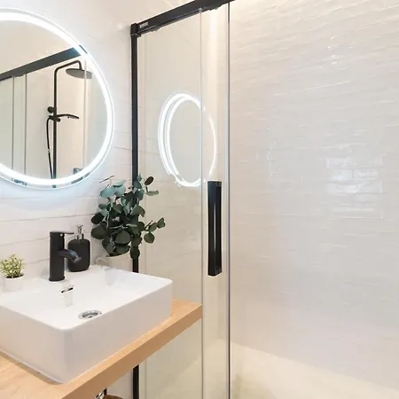 Apartamento Amplio Y Moderno Con Tarima Refrescante By Staynnapartments Bilbau