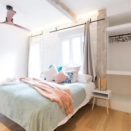 Apartamento Amplio Y Moderno Con Tarima Refrescante By Staynnapartments