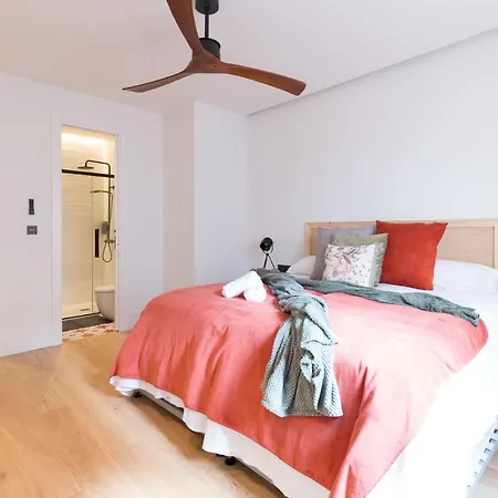 Amplio Y Moderno Con Tarima Refrescante By Staynnapartments *