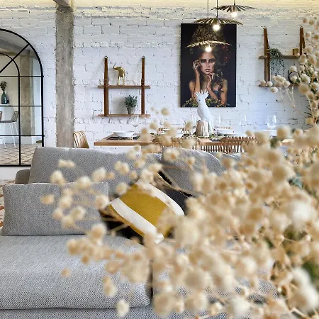 Apartamento Amplio Y Moderno Con Tarima Refrescante By Staynnapartments *